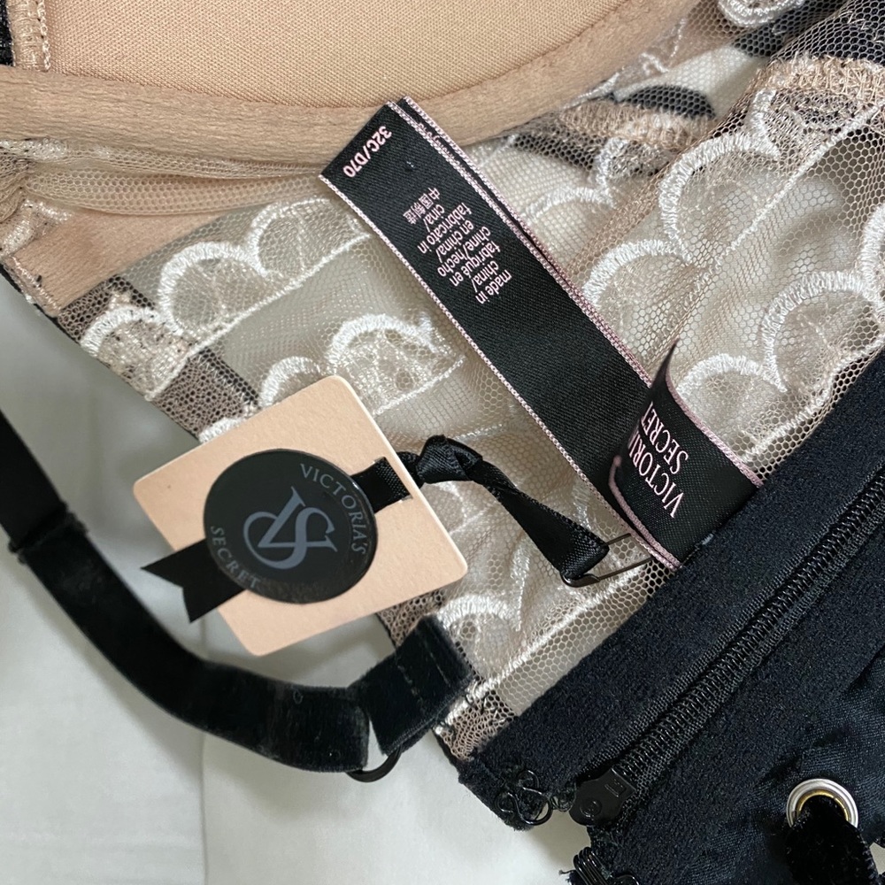 Victoria's Secret Corset - Picture 3 of 4